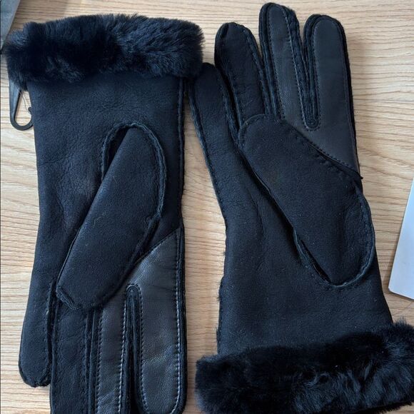 NWT UGG Seamed Touchscreen Shearling-Lined Gloves - Picture 4 of 4
